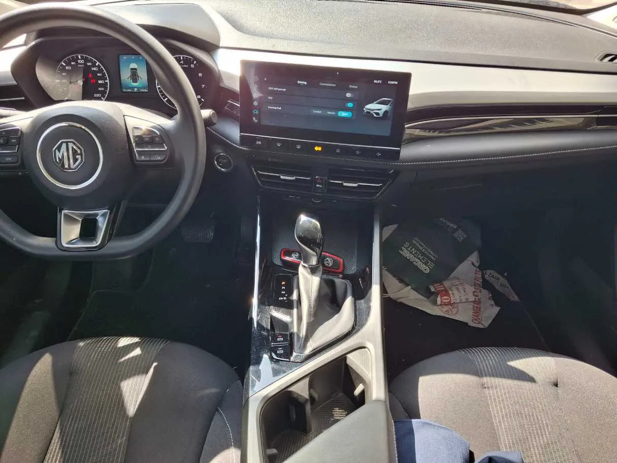 Car image 14