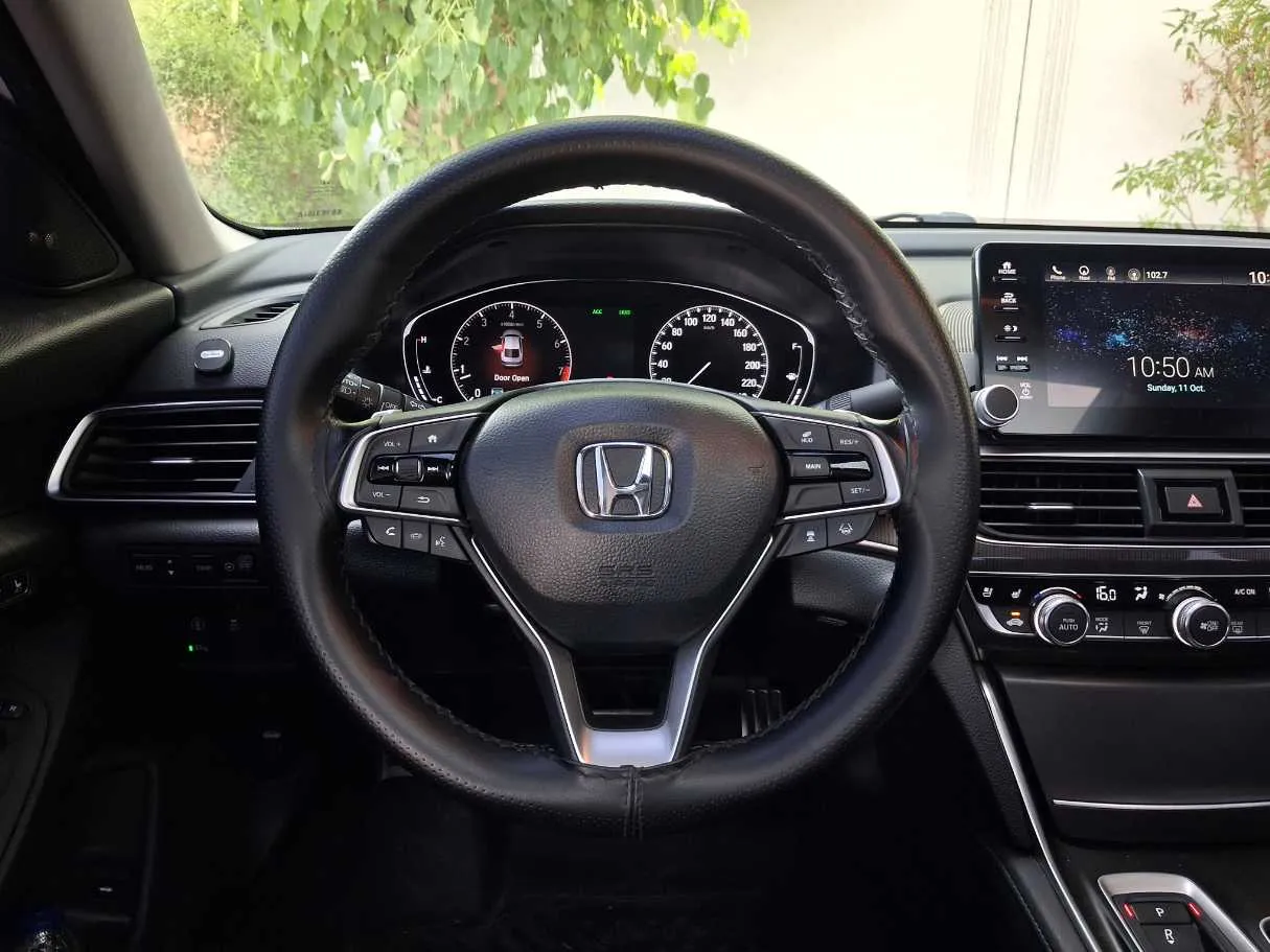 Car image 17
