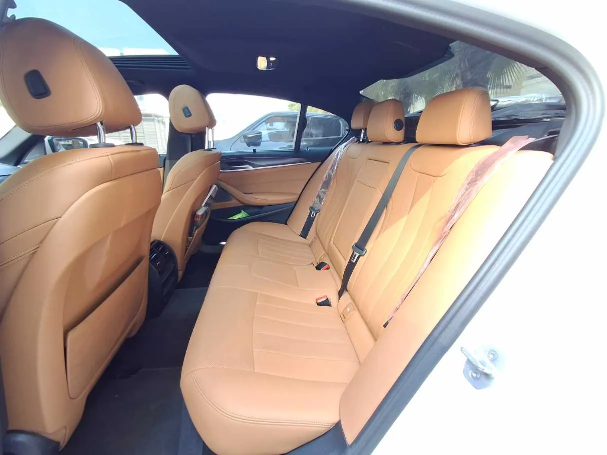 Car image 13