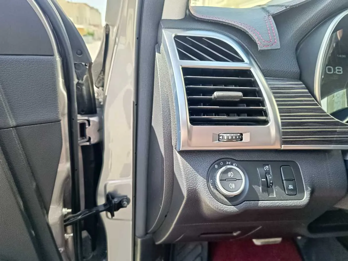 Car image 36