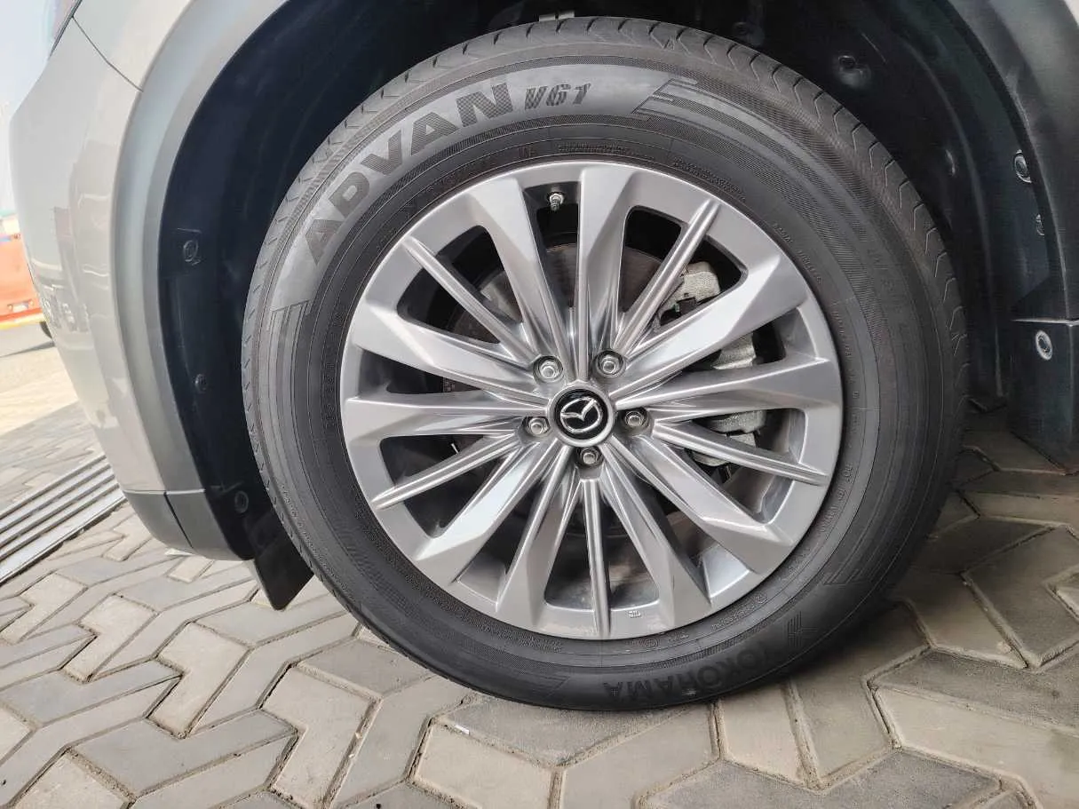 Car image 10