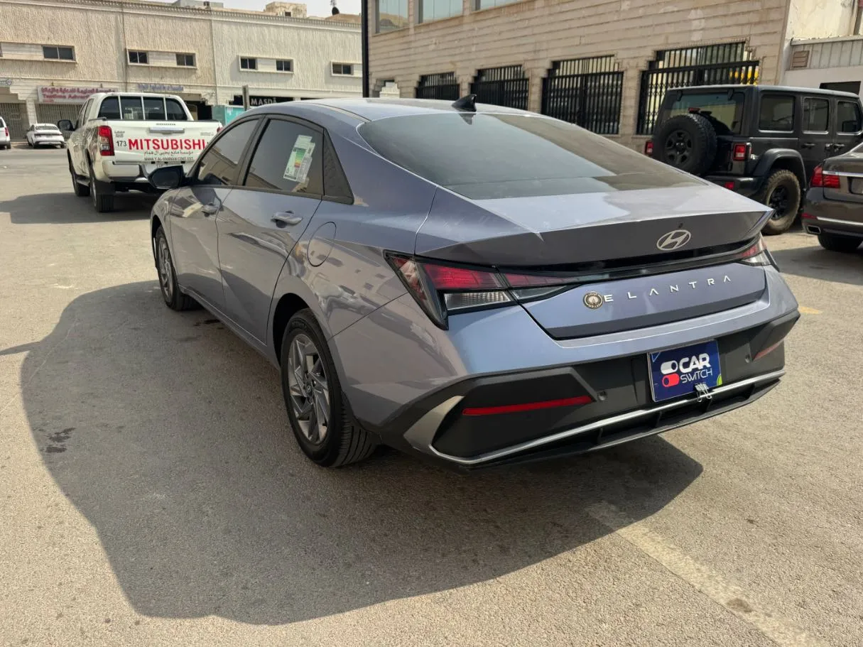 Car image 7