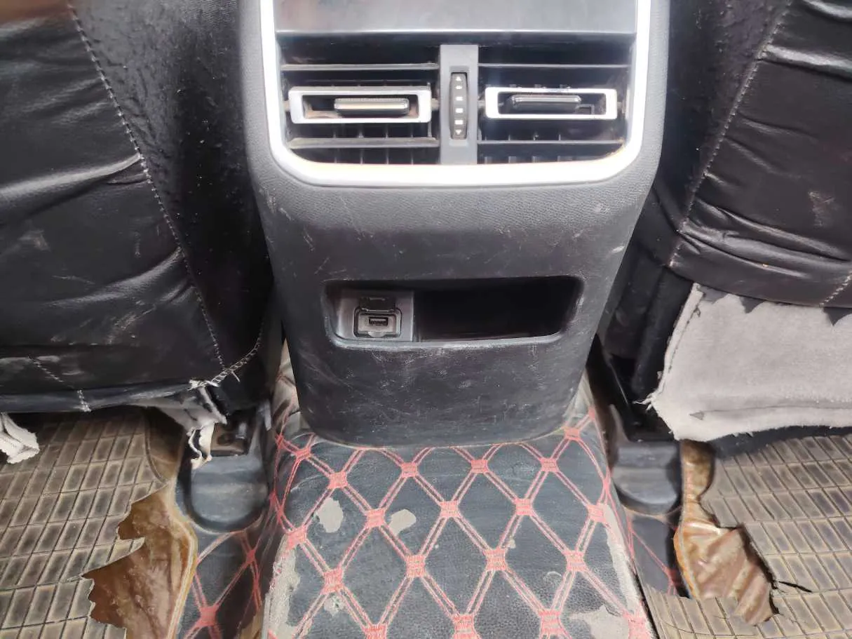 Car image 26