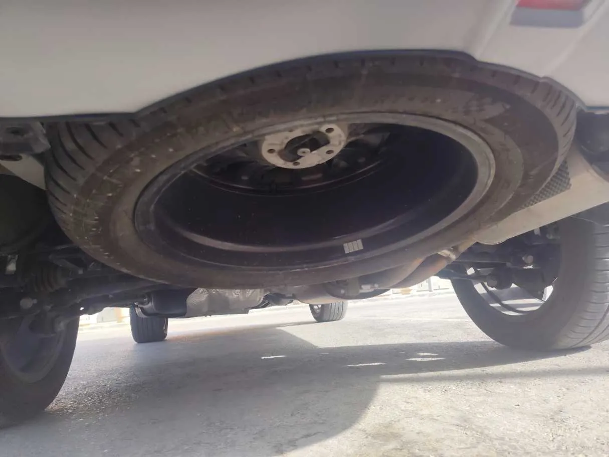 Car image 30