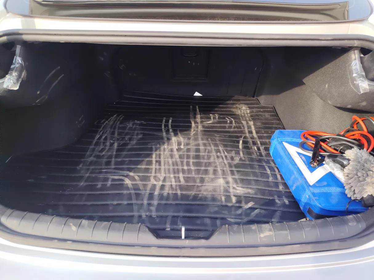 Car image 25