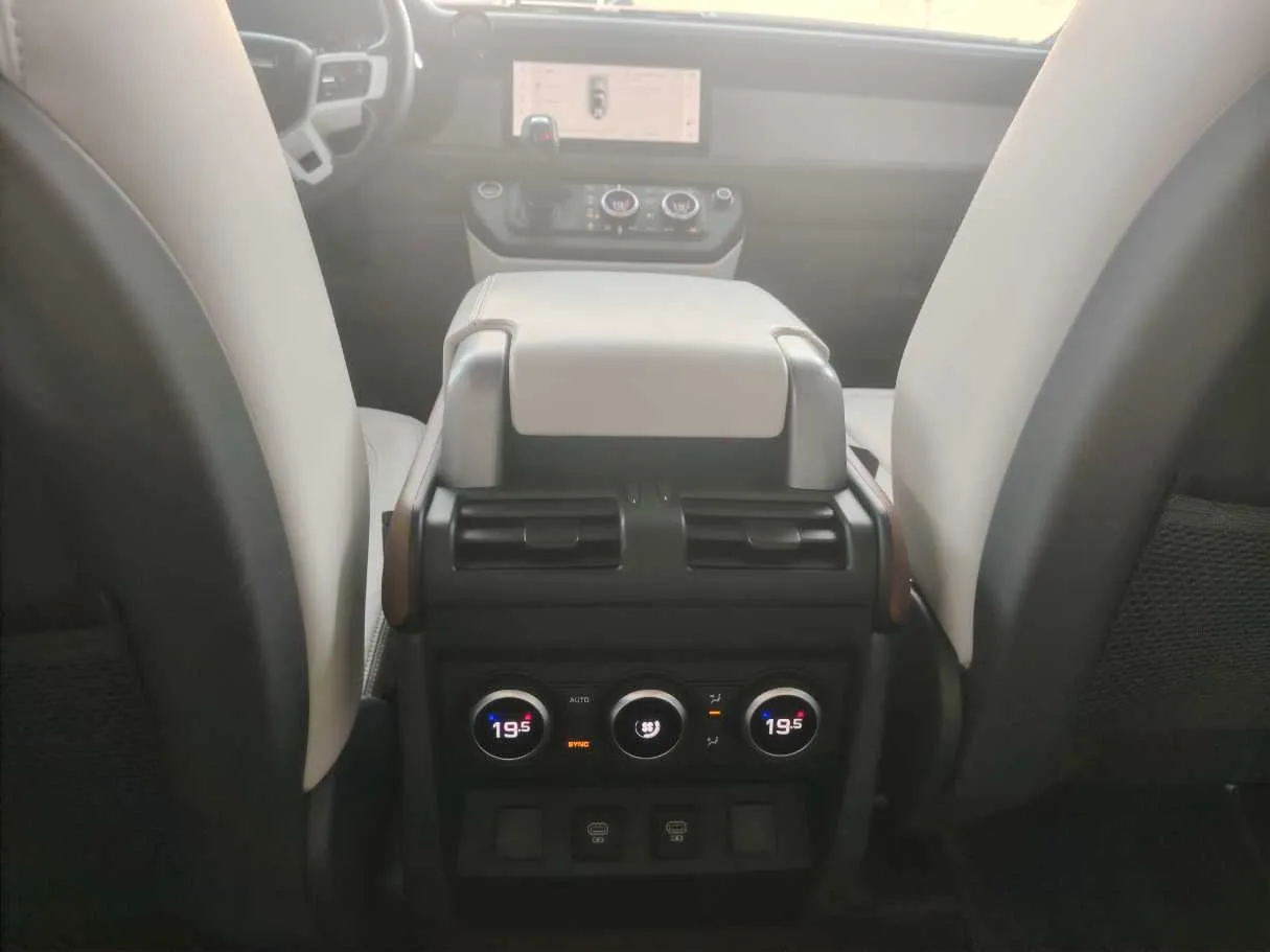 Car image 32