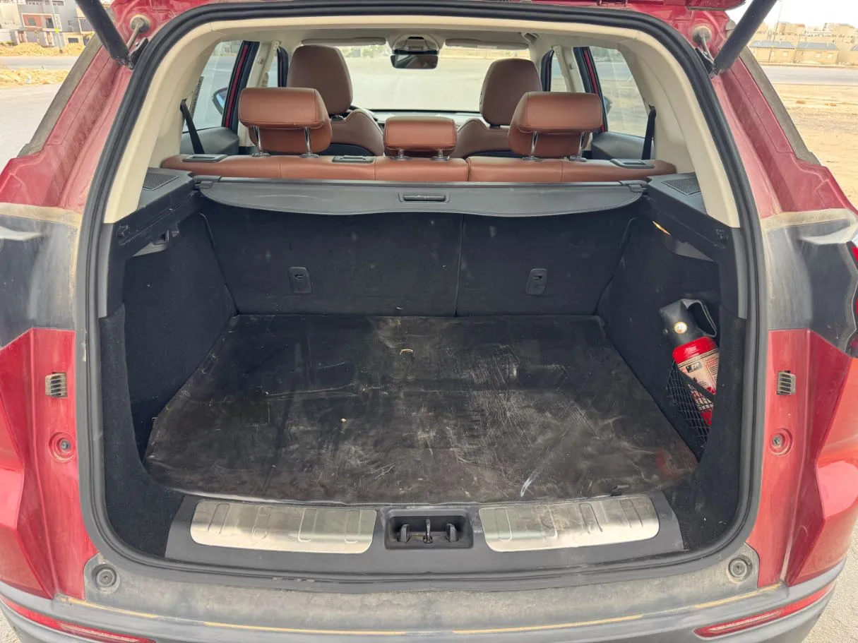 Car image 19