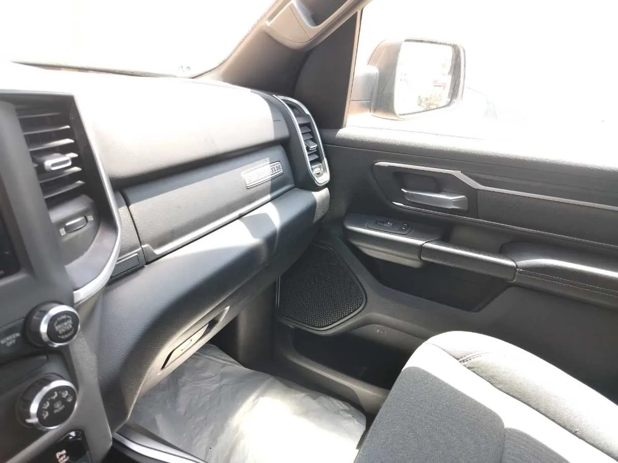 Car image 35