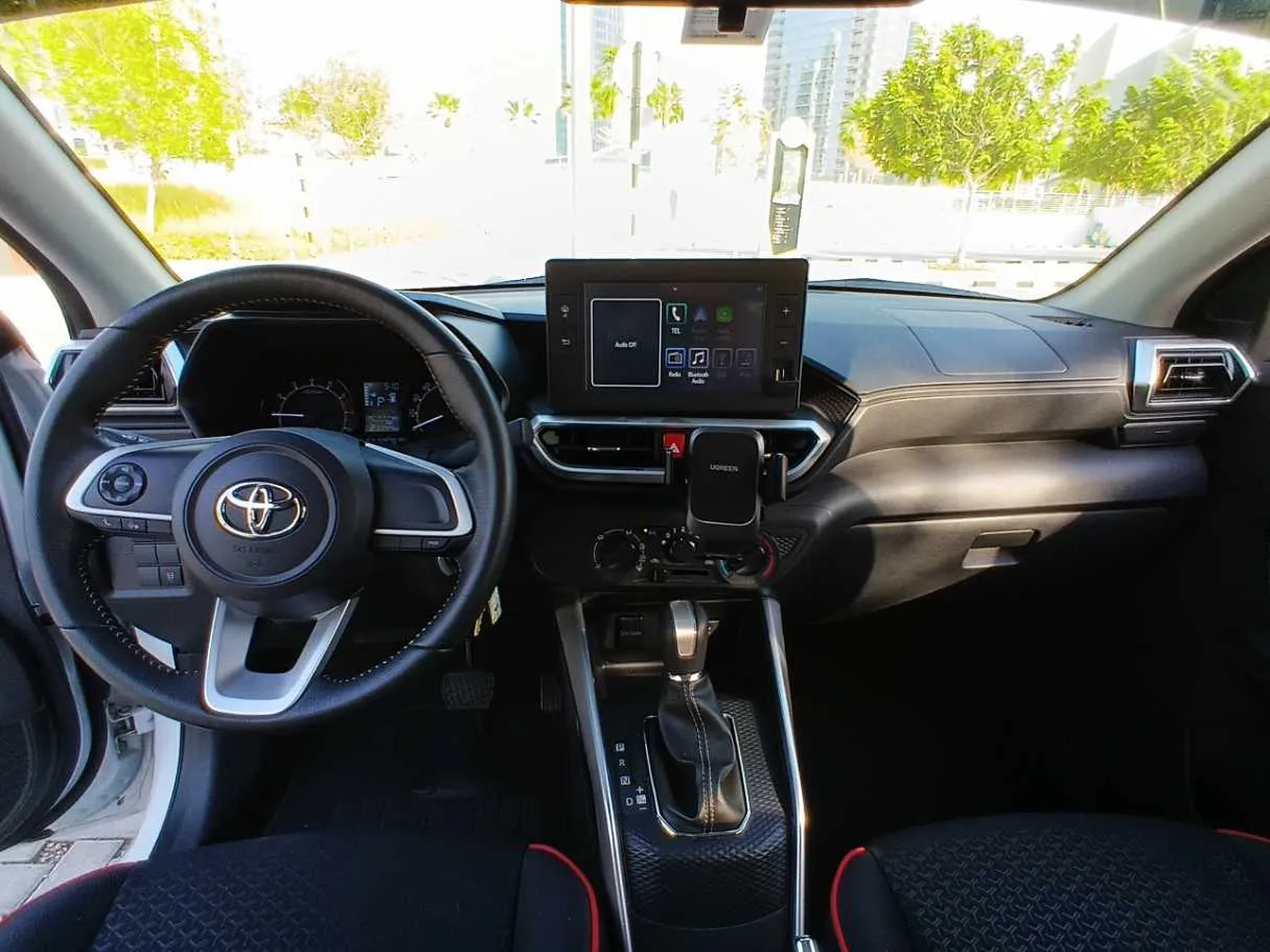 Car image 14