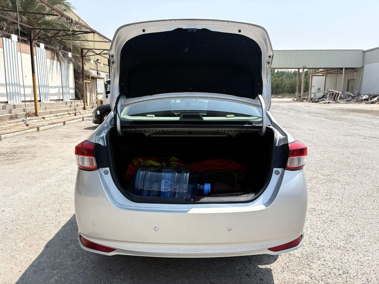 Car image 23