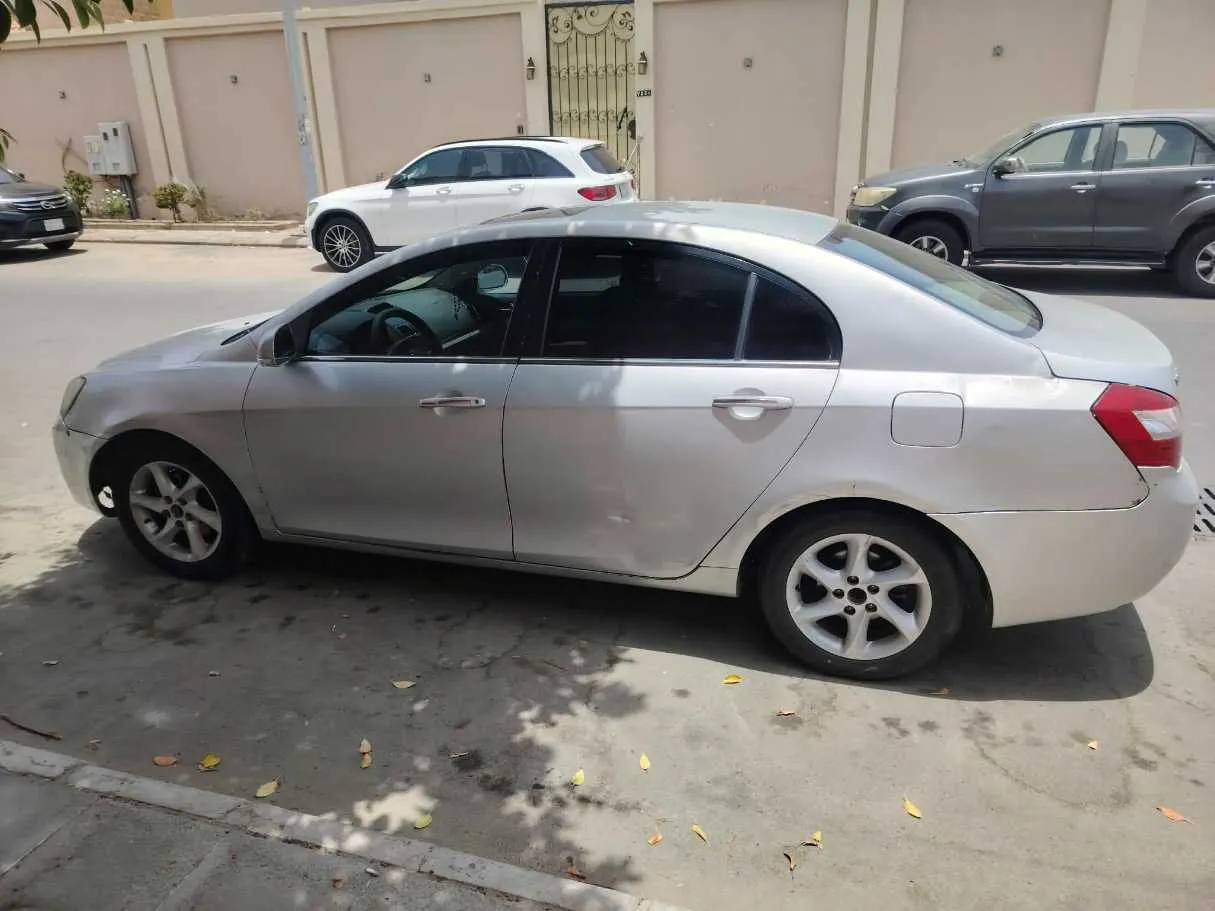 Car image 8