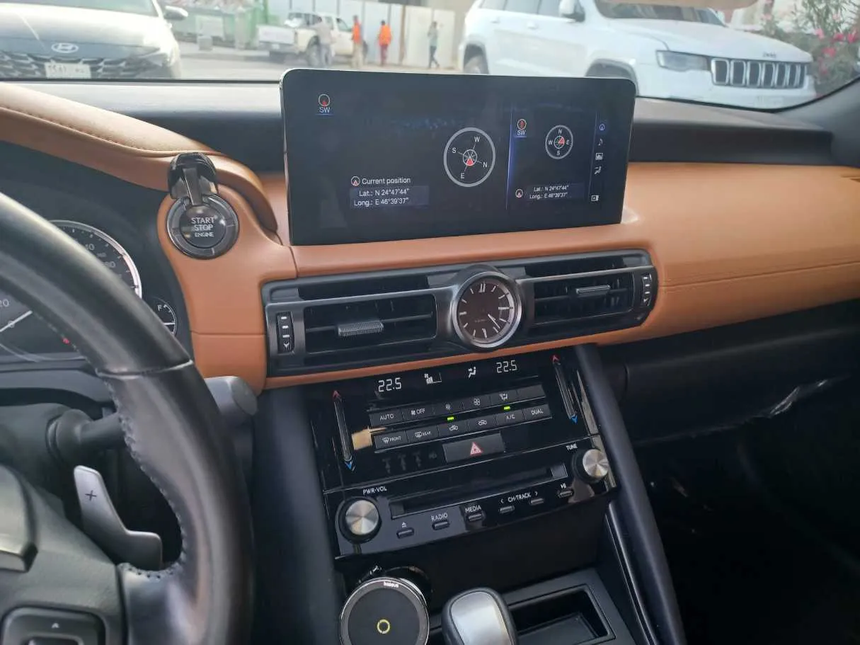 Car image 18