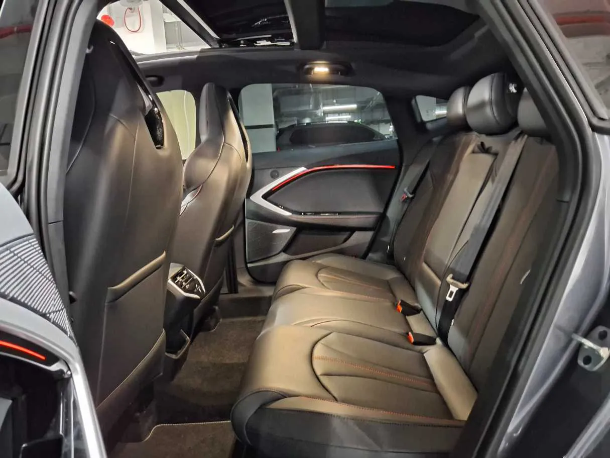Car image 13