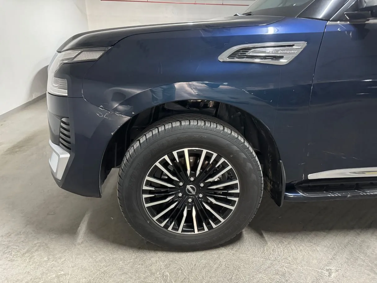 Car image 9