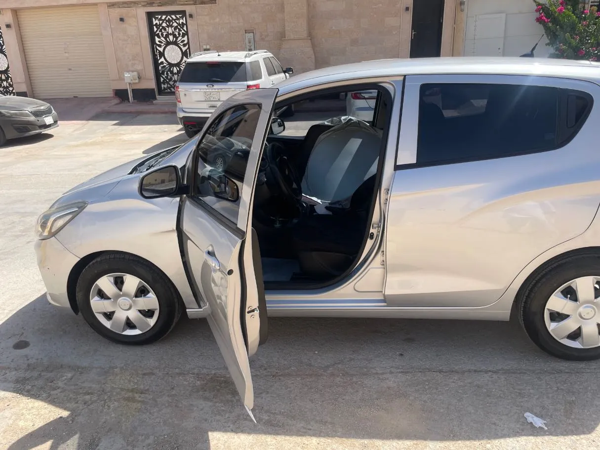 Car image 11