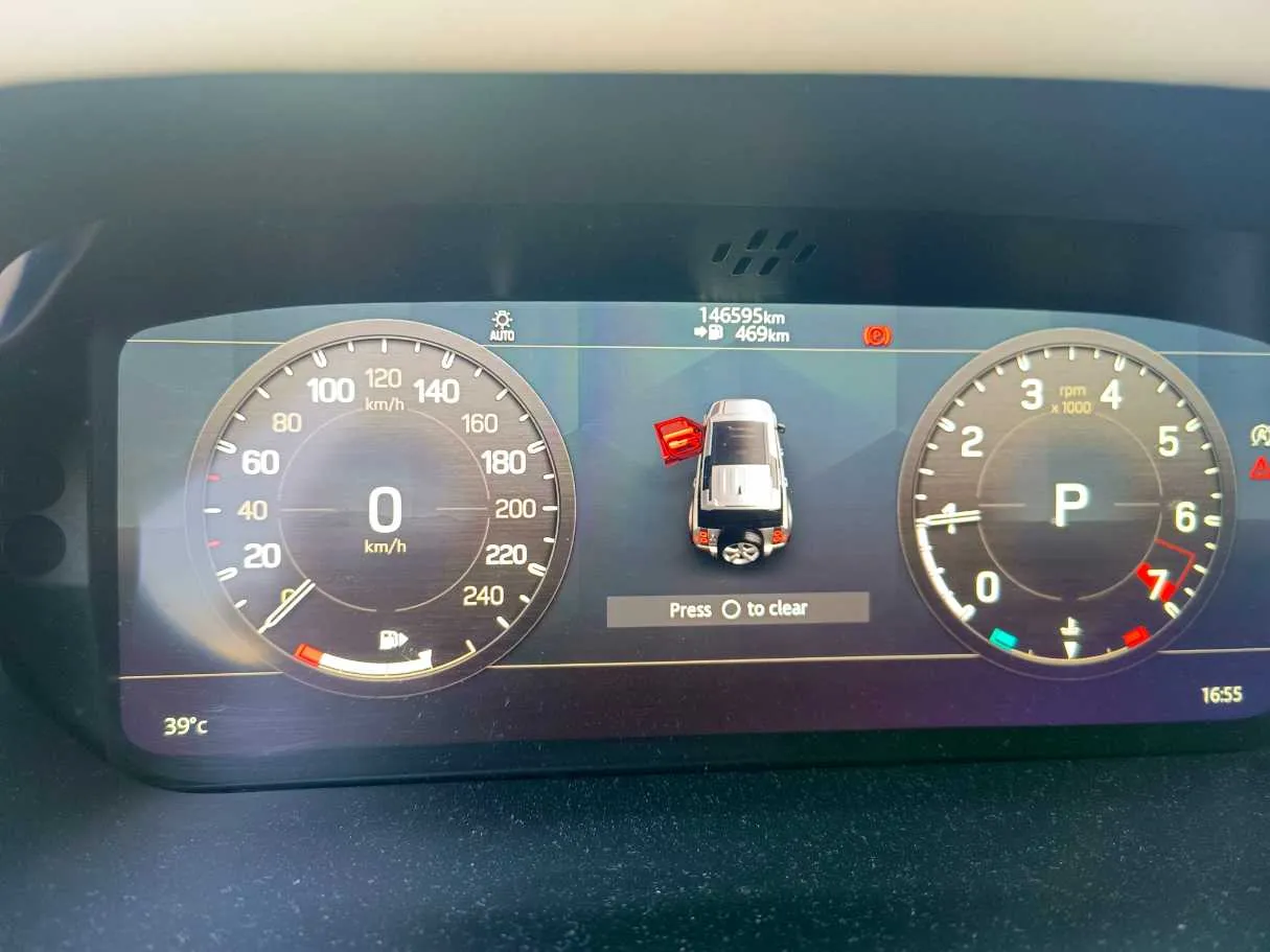 Car image 25