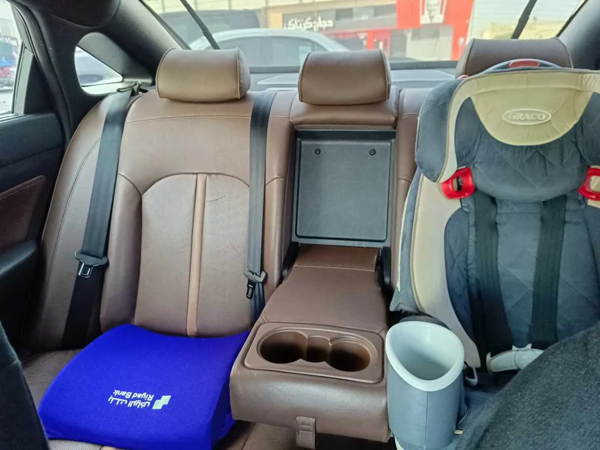 Car image 18
