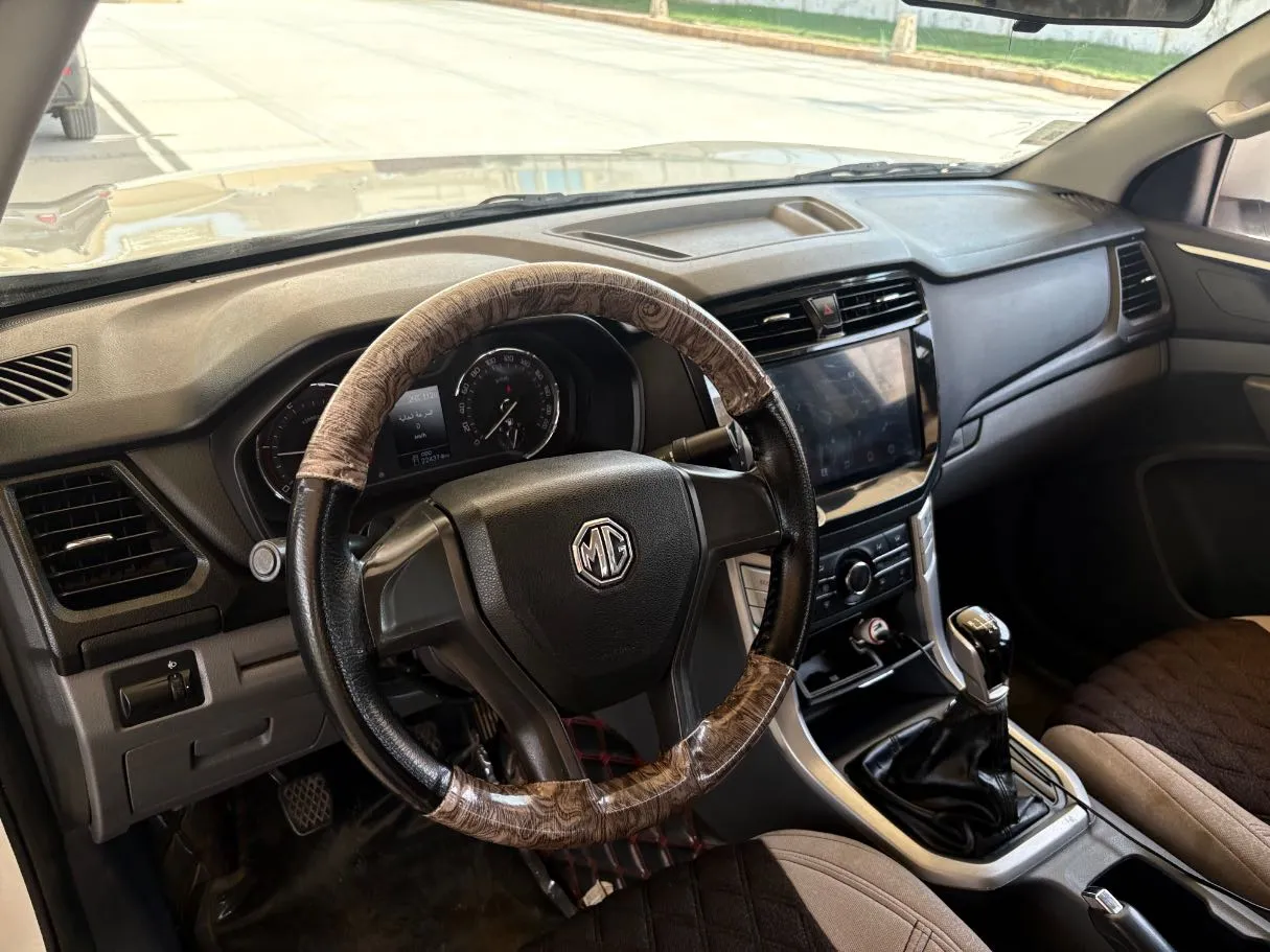 Car image 12