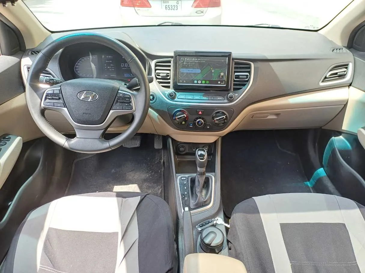 Car image 16