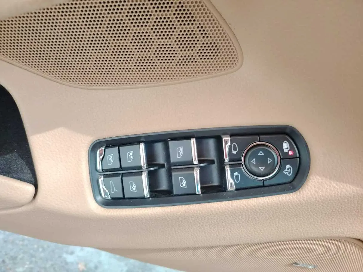 Car image 41