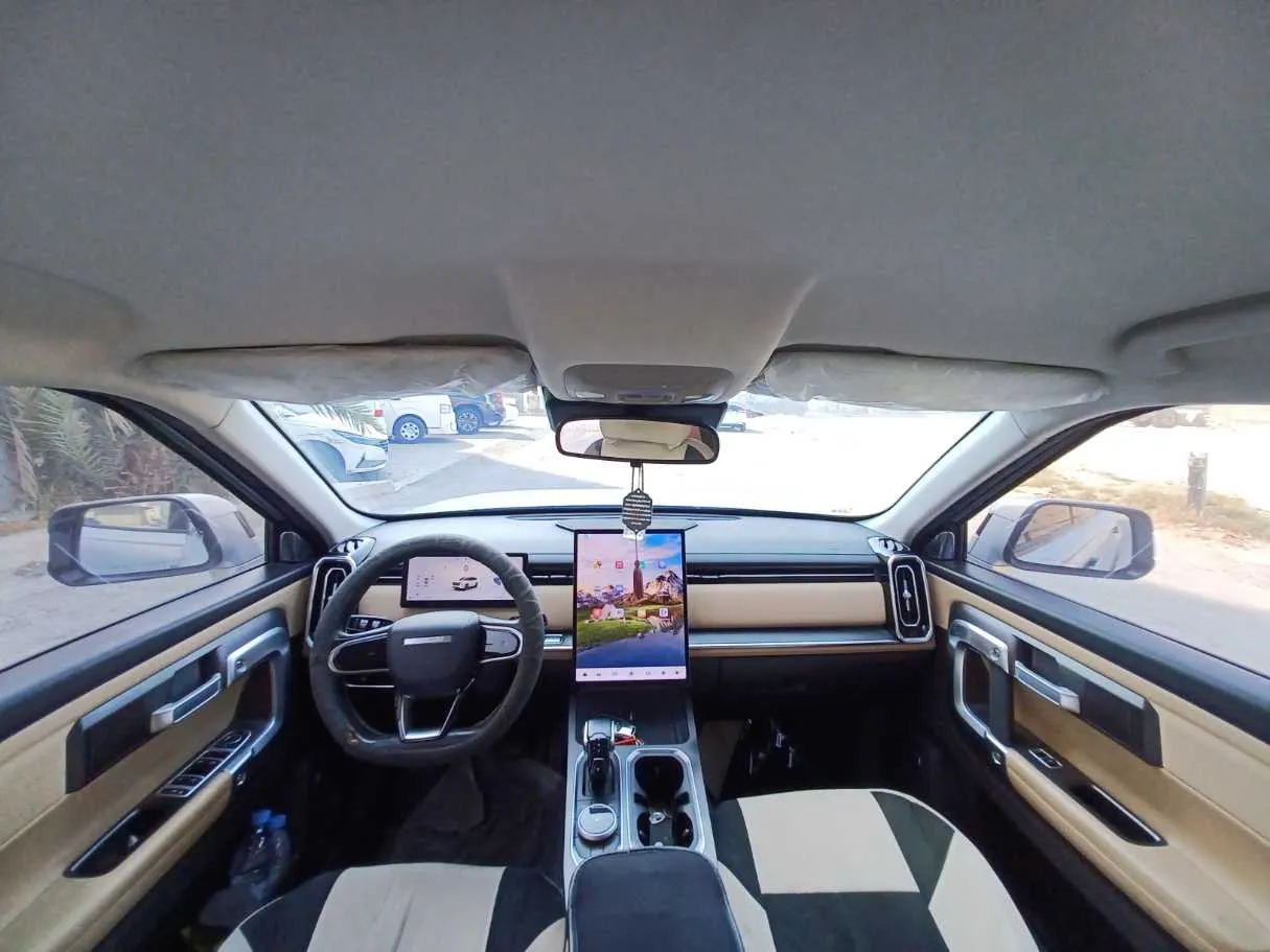 Car image 12