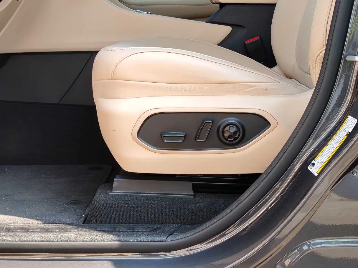 Car image 38