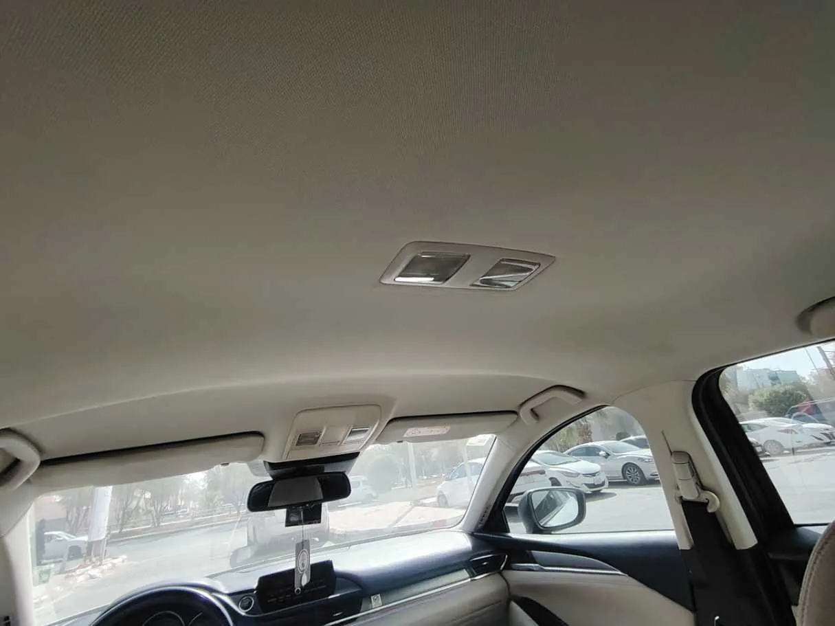 Car image 17