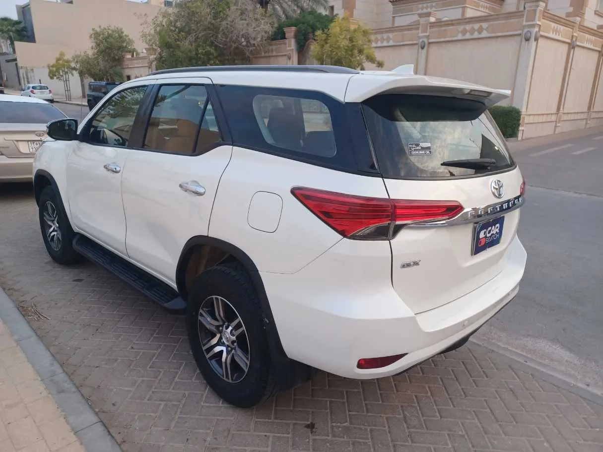 Car image 7