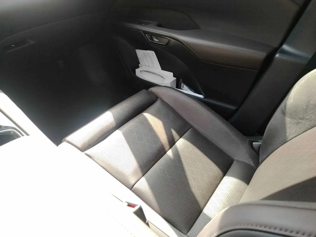 Car image 37
