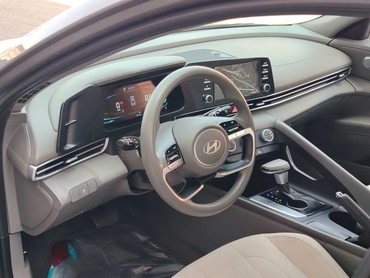 Car image 13