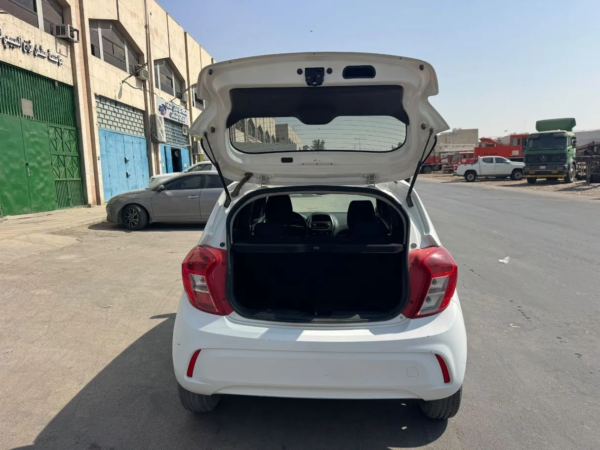 Car image 17
