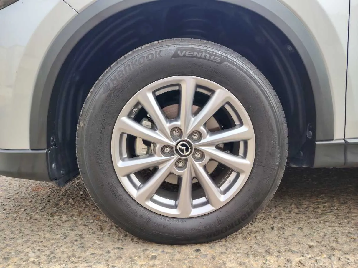 Car image 9