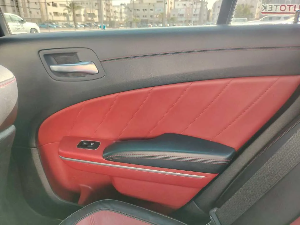 Car image 36