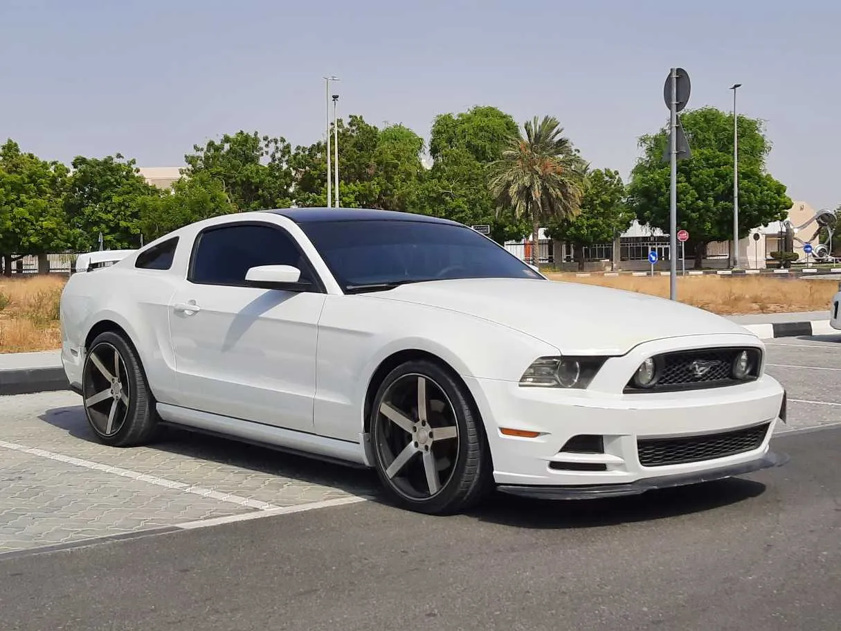 Car image 4