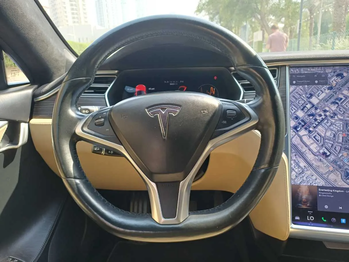 Car image 17