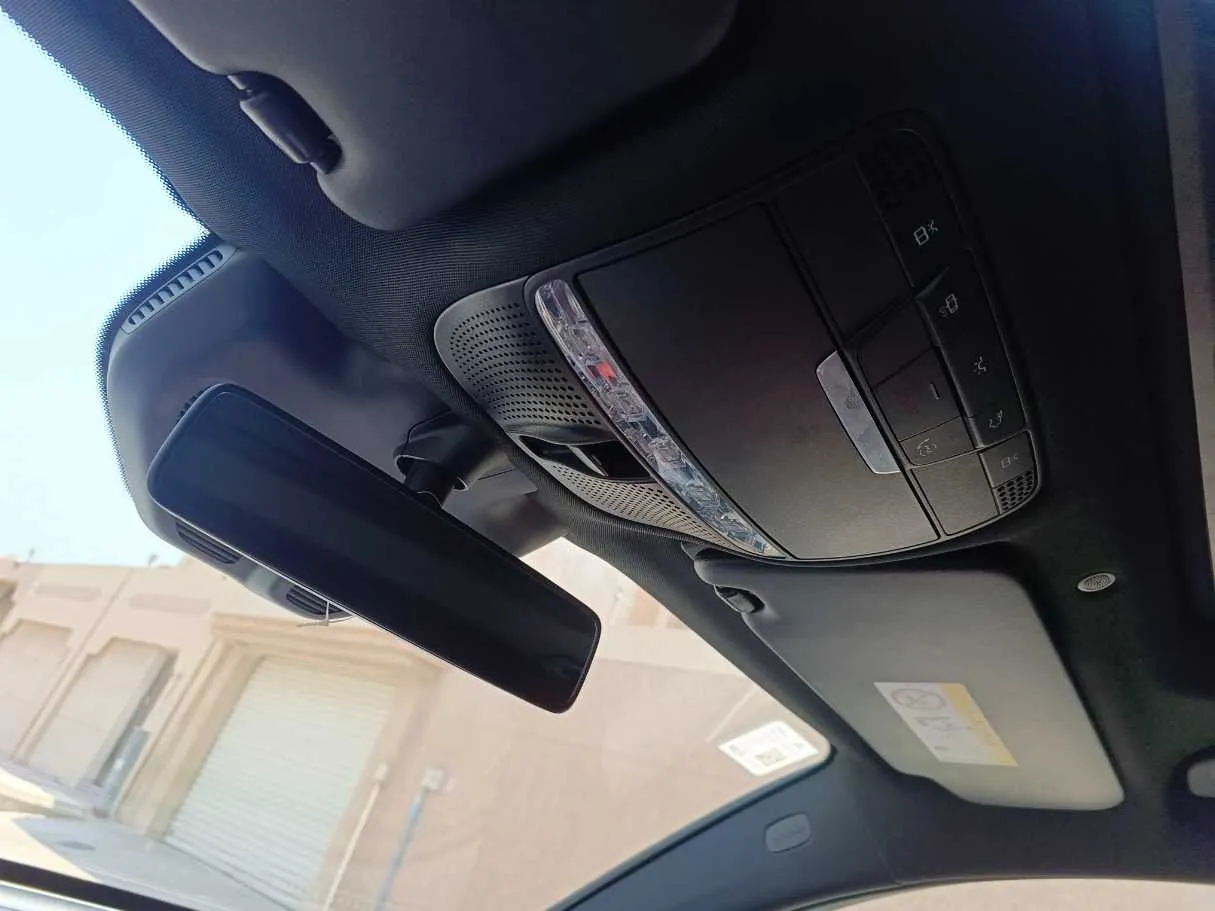 Car image 37