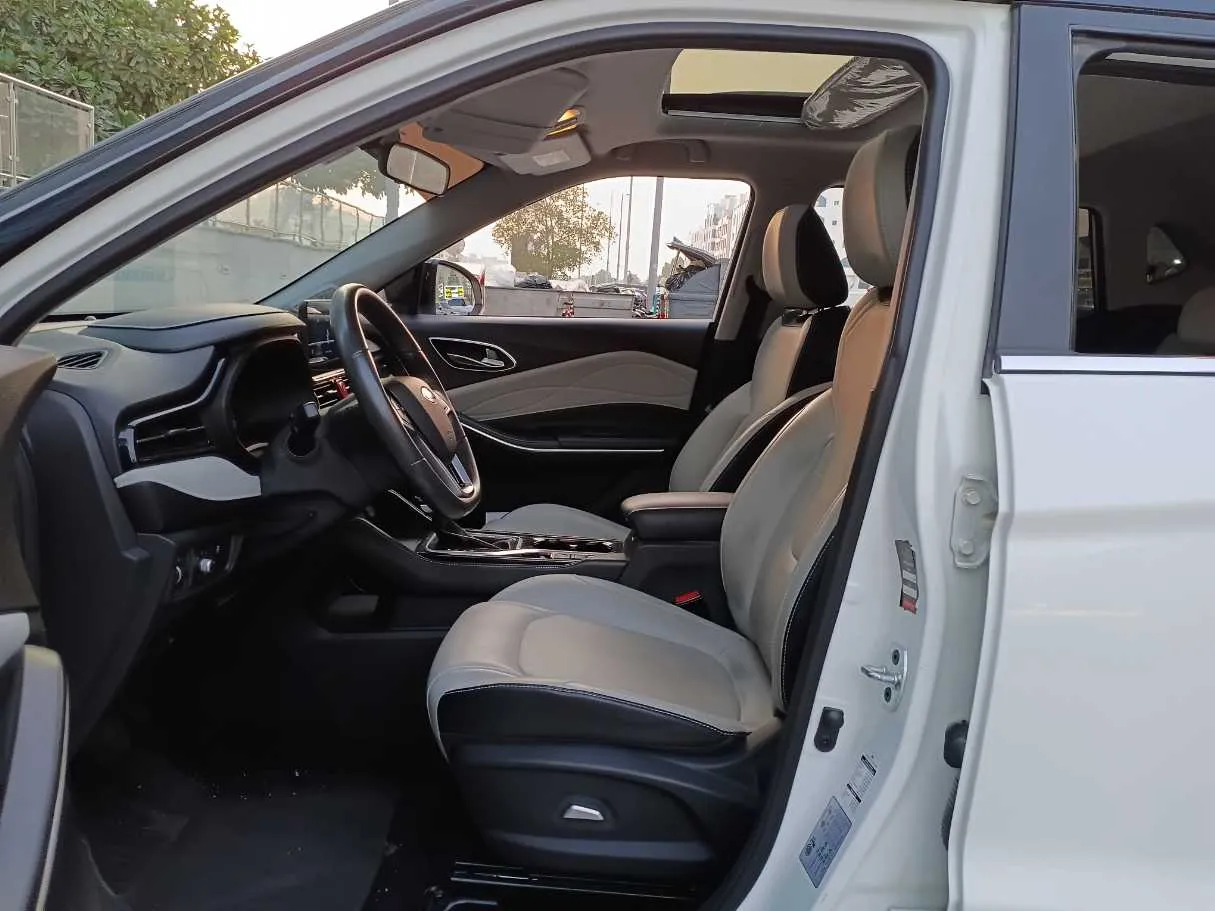 Car image 11