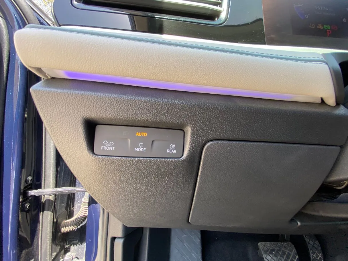 Car image 24
