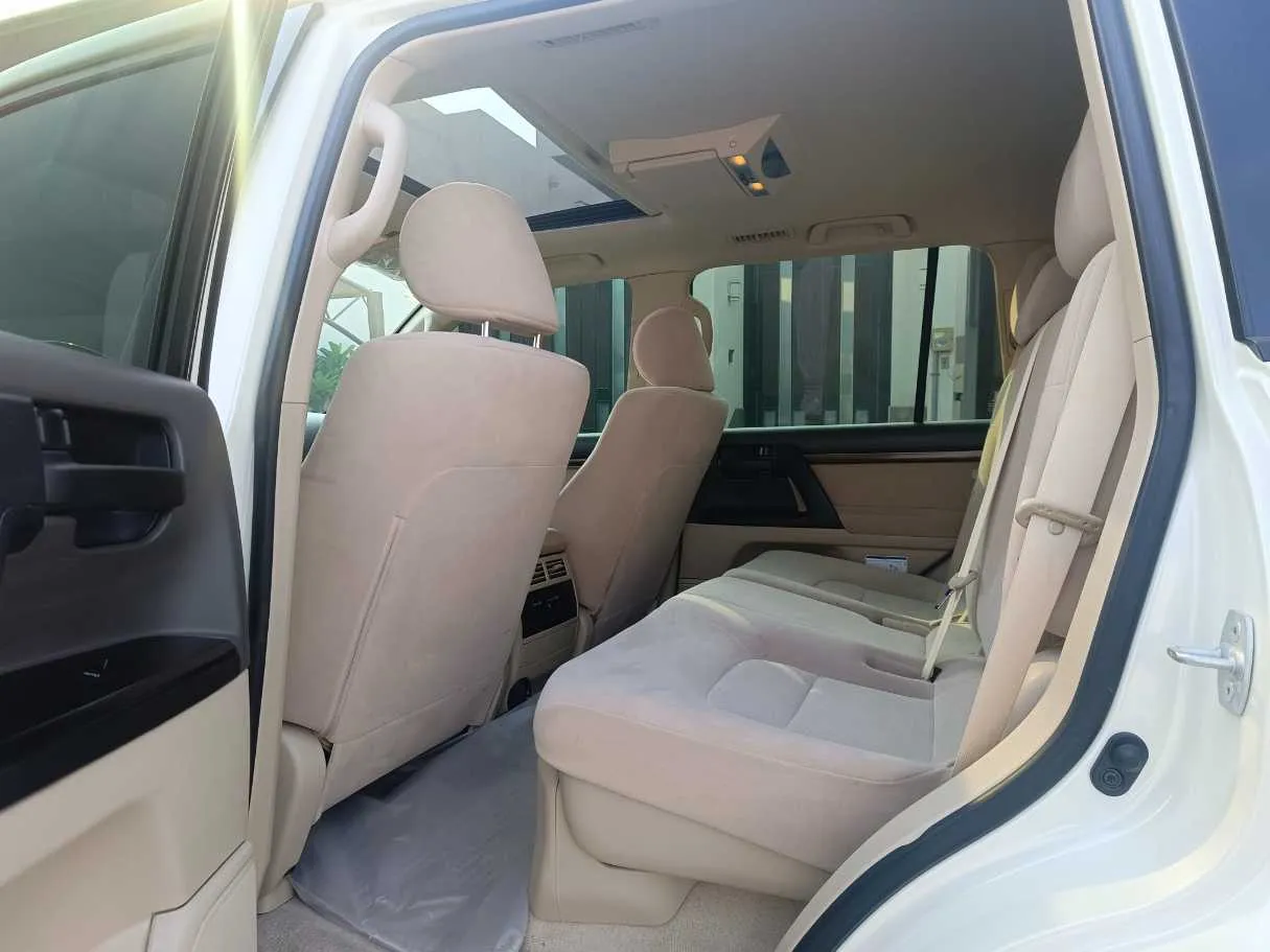Car image 34