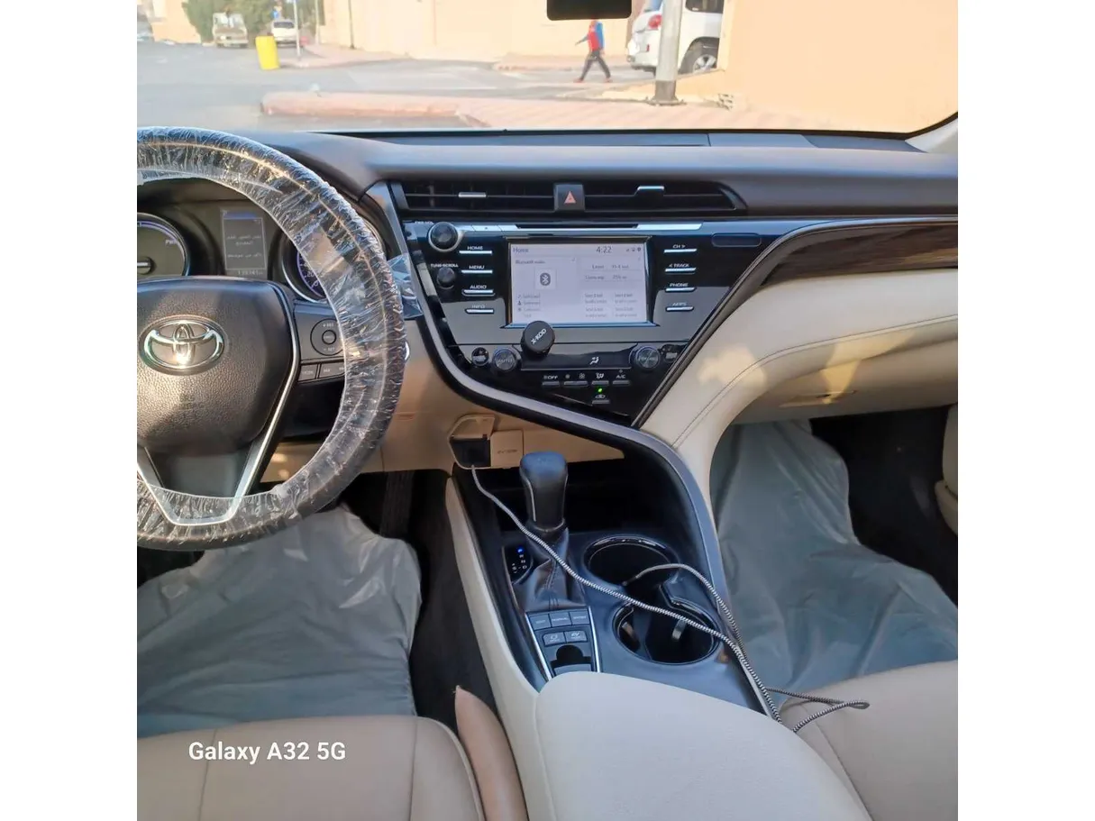 Car image 14