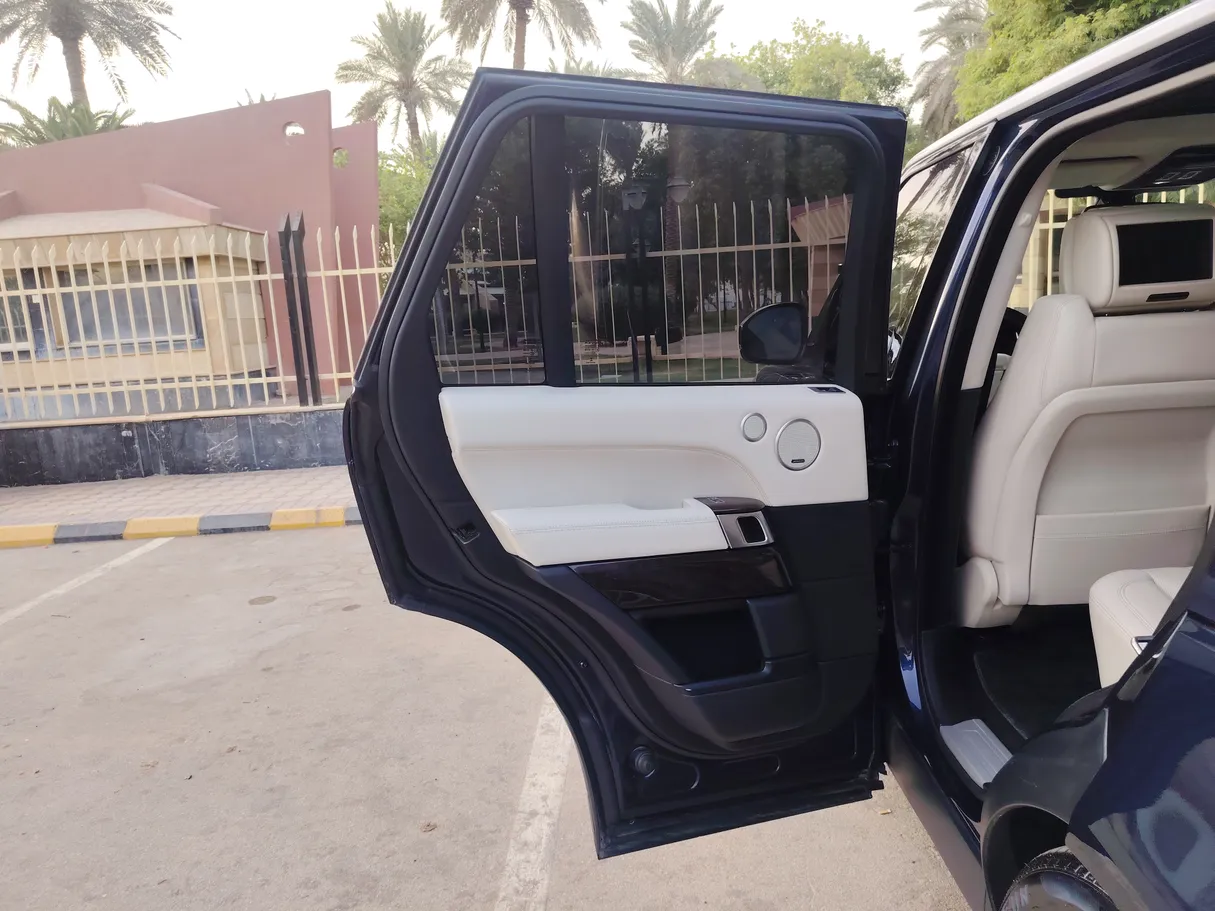 Car image 17