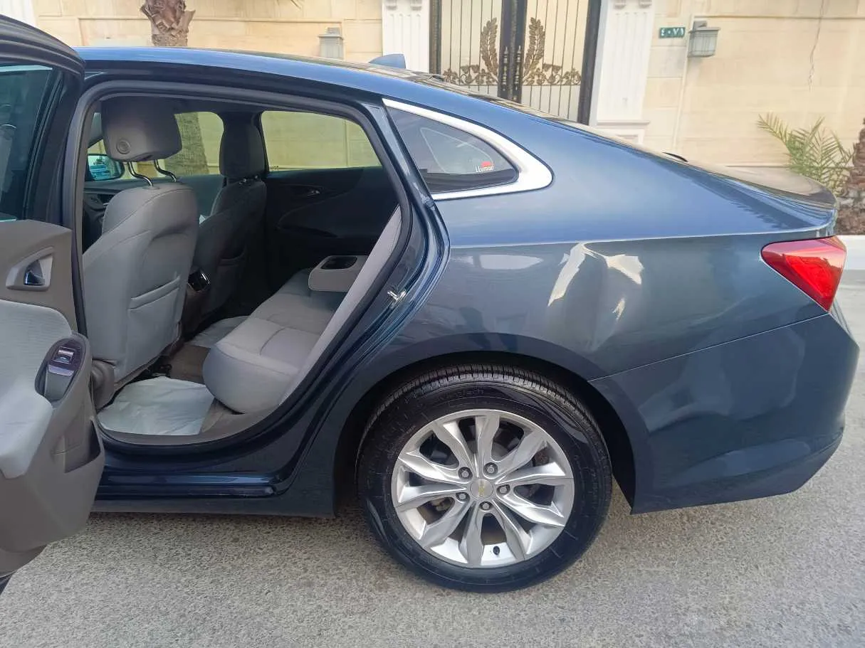 Car image 17