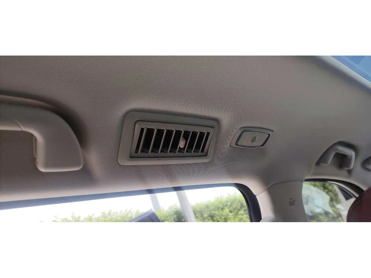 Car image 27