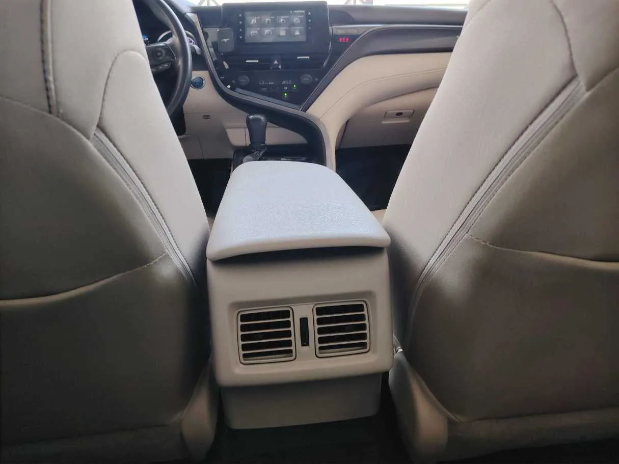 Car image 27