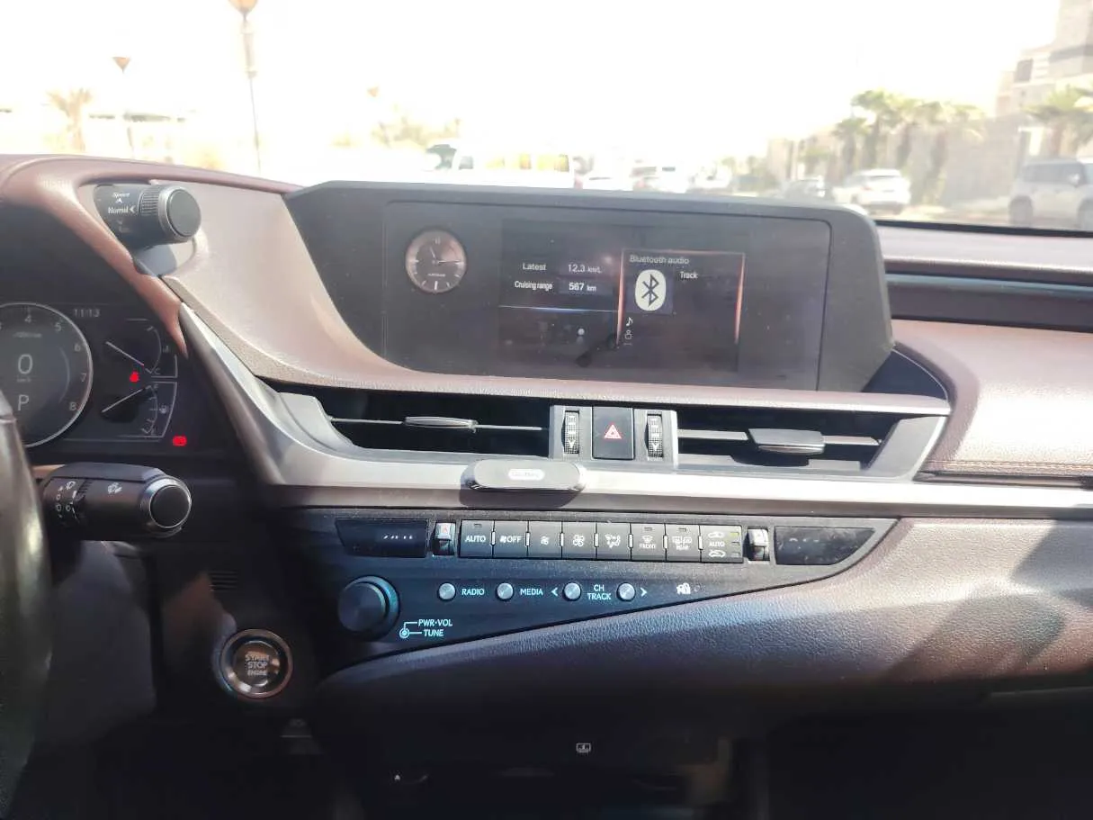 Car image 23