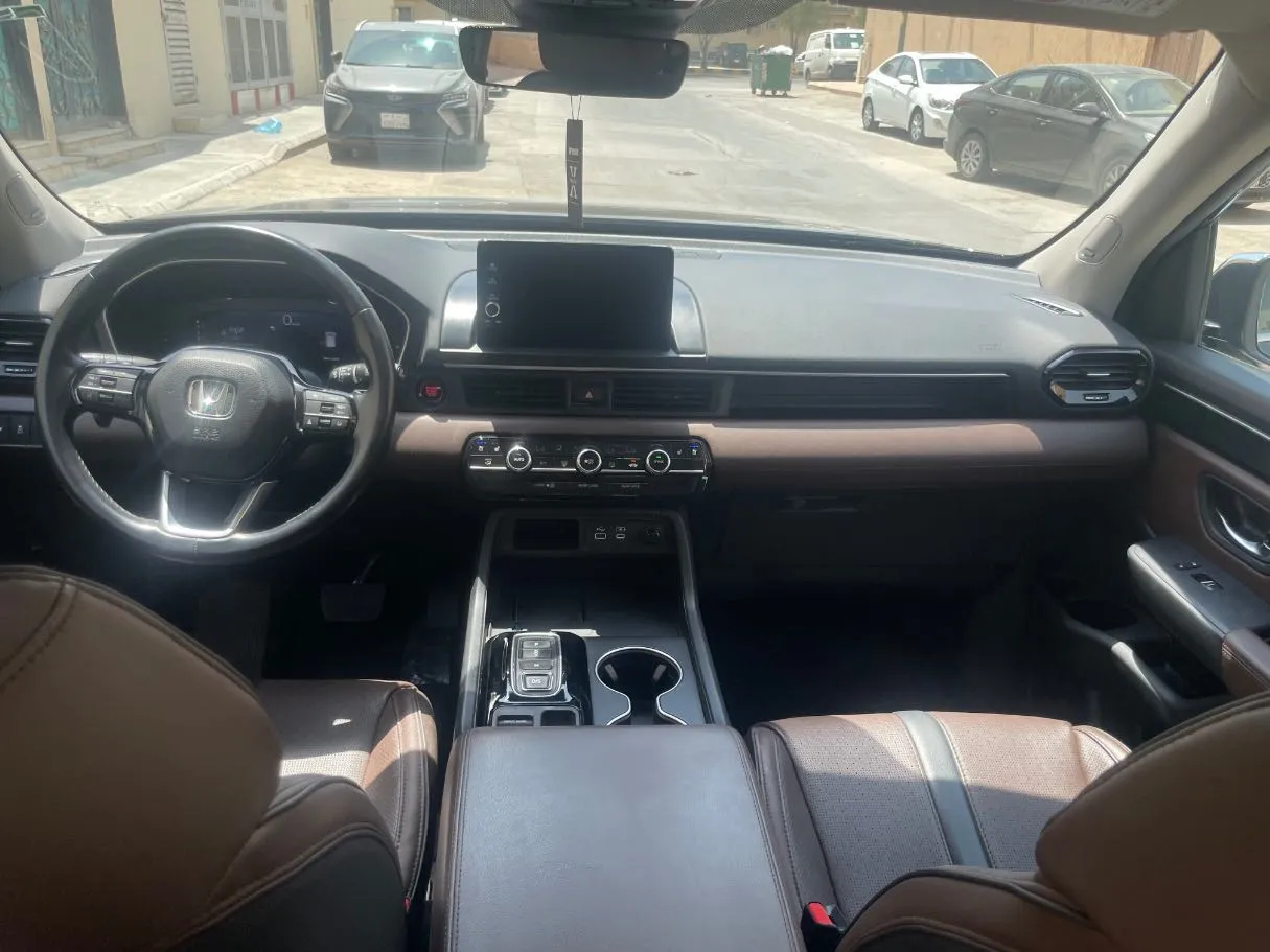 Car image 18