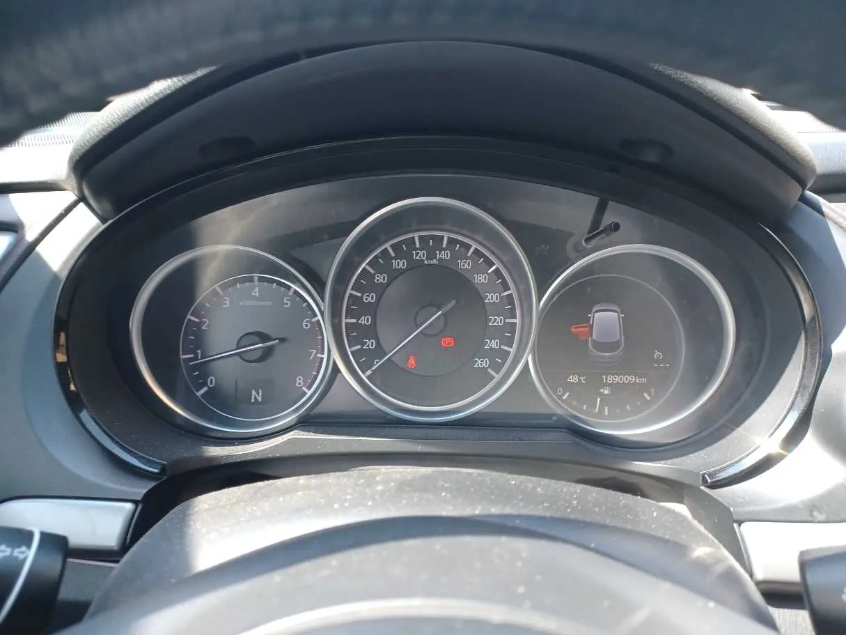 Car image 16