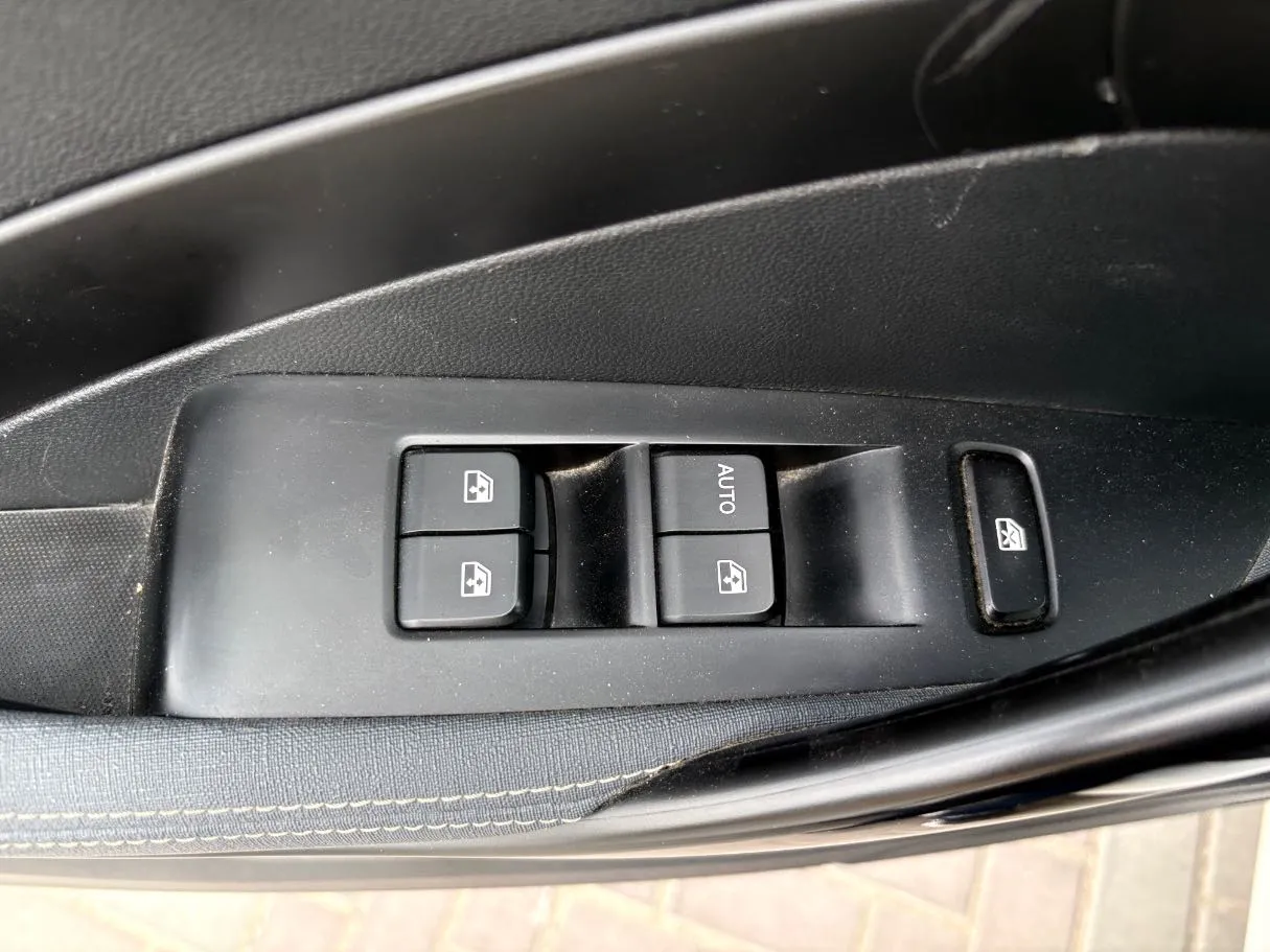 Car image 26