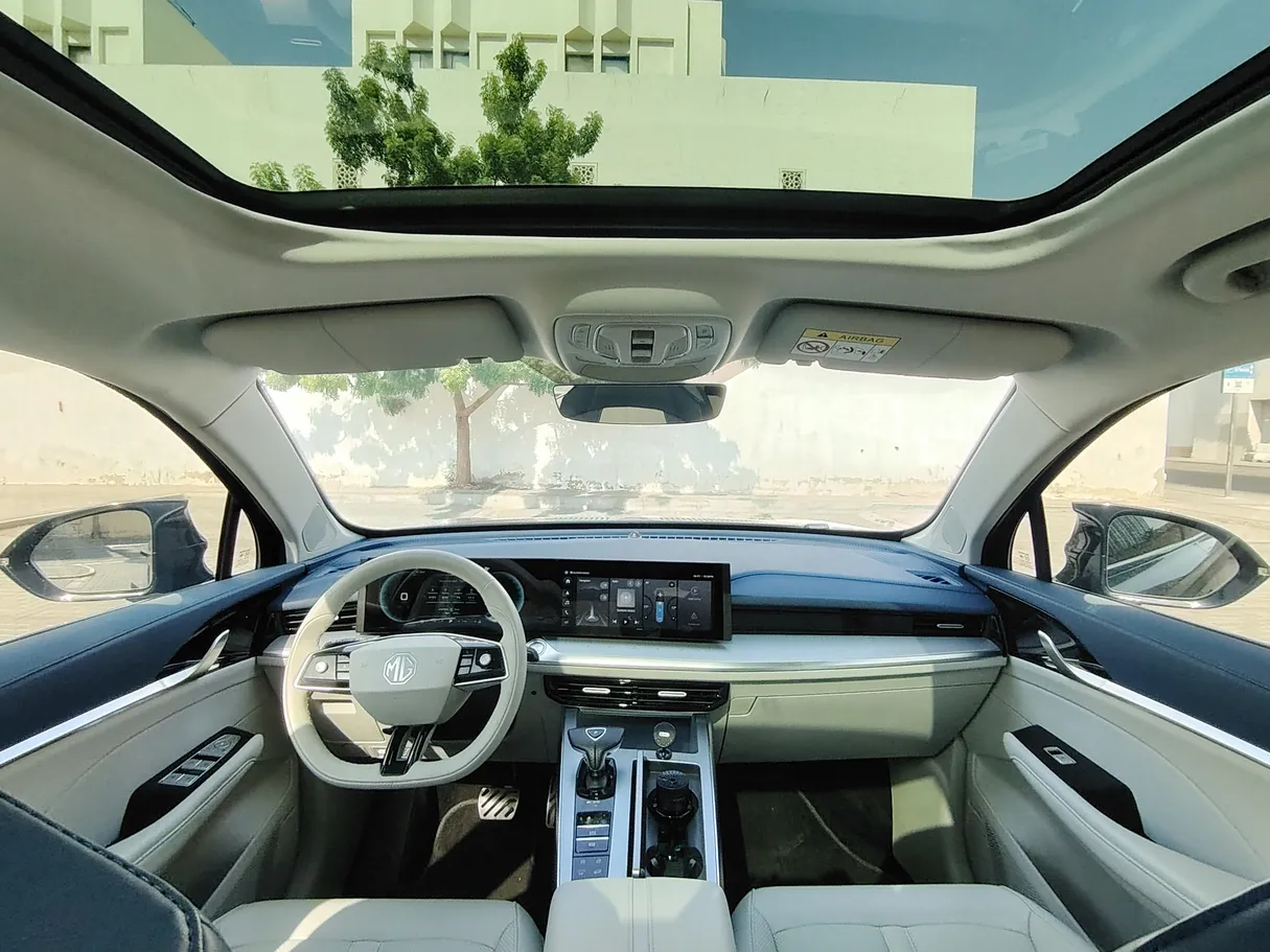 Car image 17