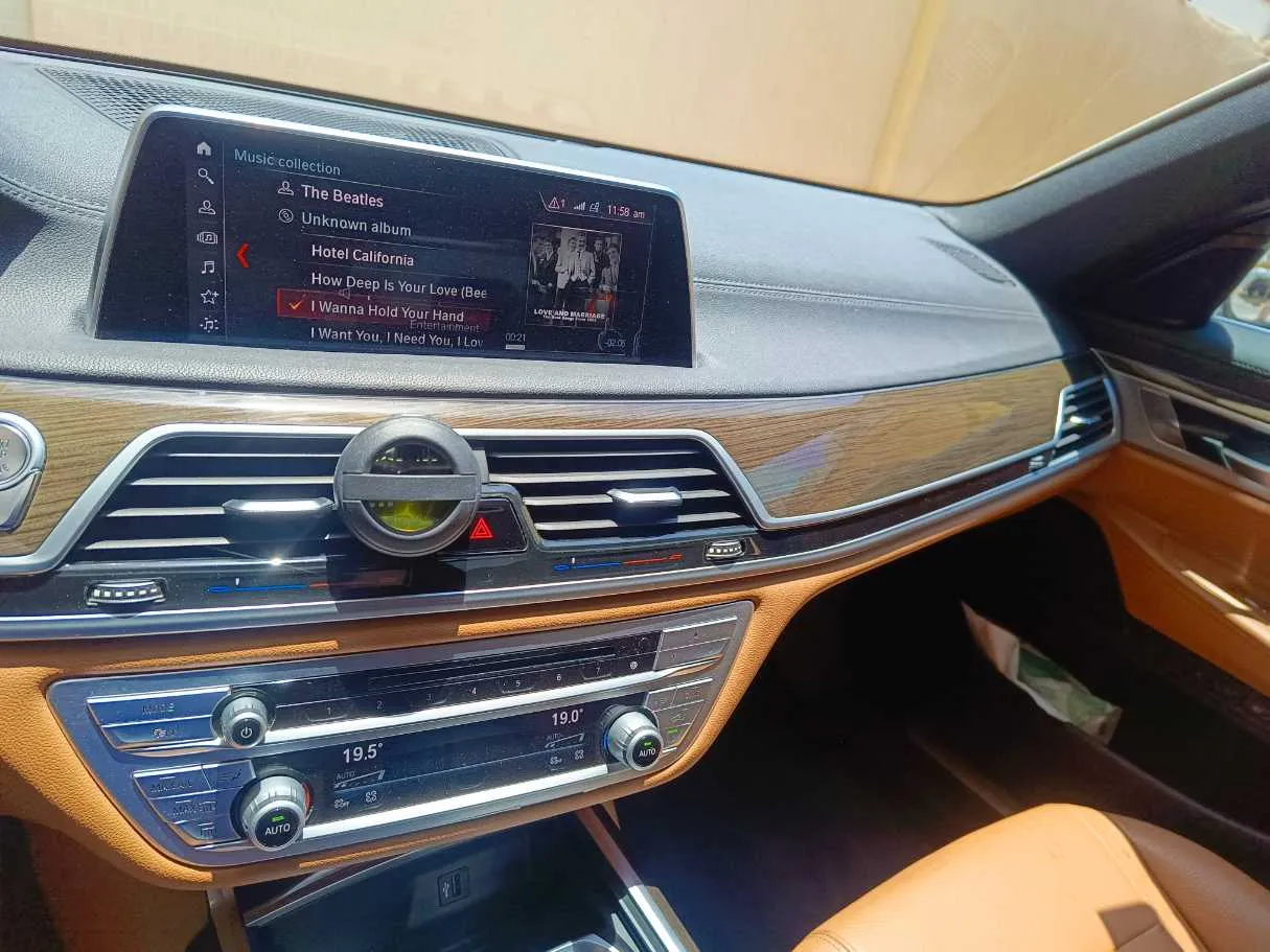 Car image 26